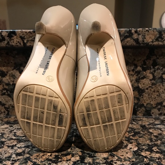 SIZE 6.5 NUDE CHINESE LAUNDRY PATENT LEATHER PUMP - Picture 6 of 8